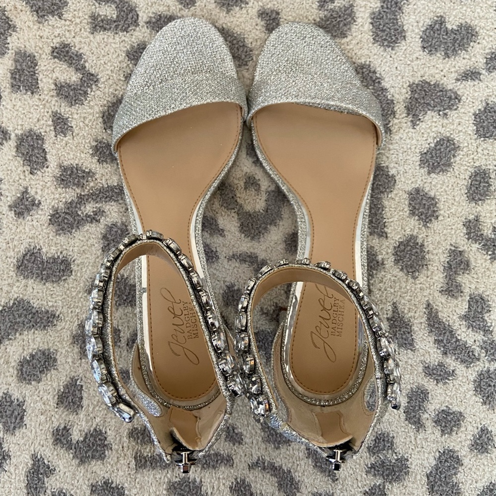 JEWEL BADGLEY MISCHKA BRADLEY EMBELLISHED ANKLE STRAP SANDAL SILVER SIZE 7 NWOB - Picture 3 of 7